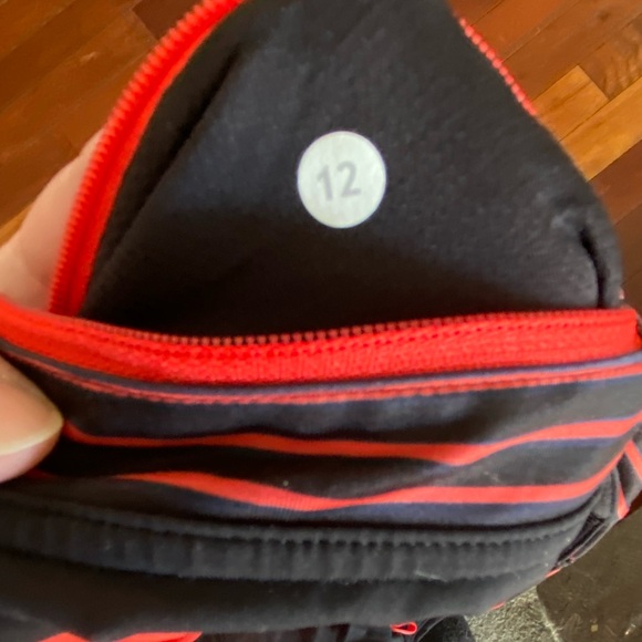 Lululemon 12 cropped yoga pants with pockets - Picture 6 of 6